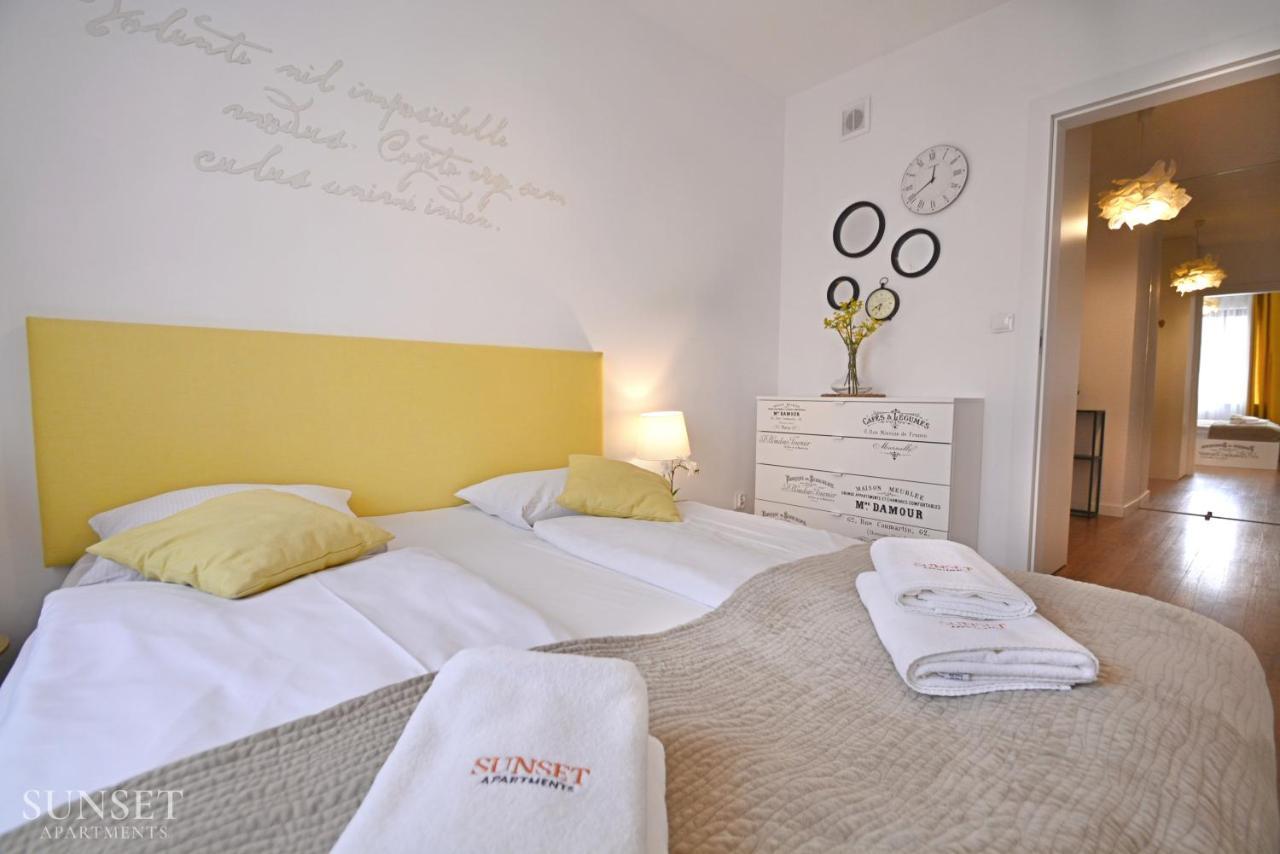 Sunset Apartments - Holdu Pruskiego - Garaz シフィノウイシチェ エクステリア 写真