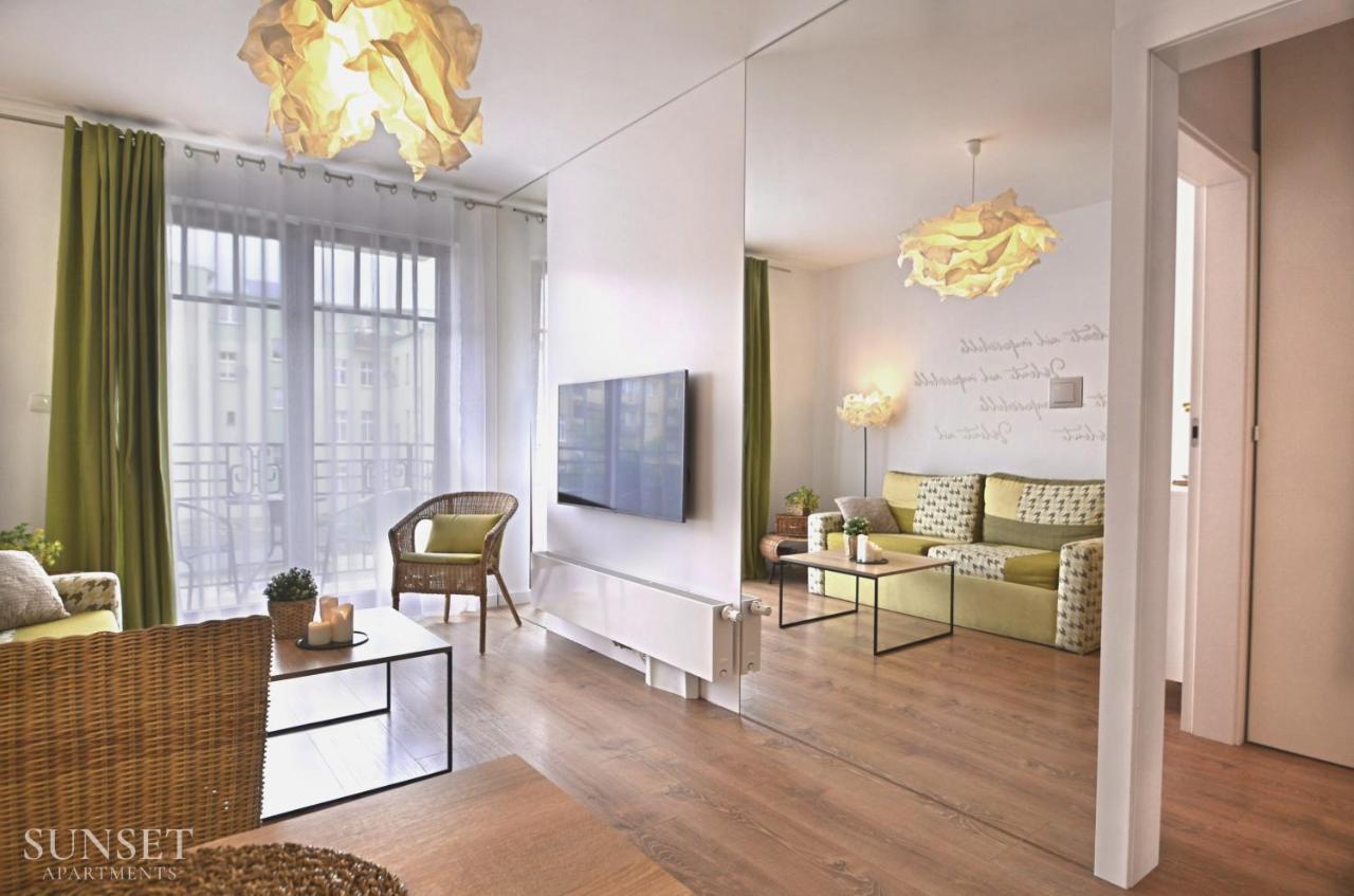 Sunset Apartments - Holdu Pruskiego - Garaz シフィノウイシチェ エクステリア 写真